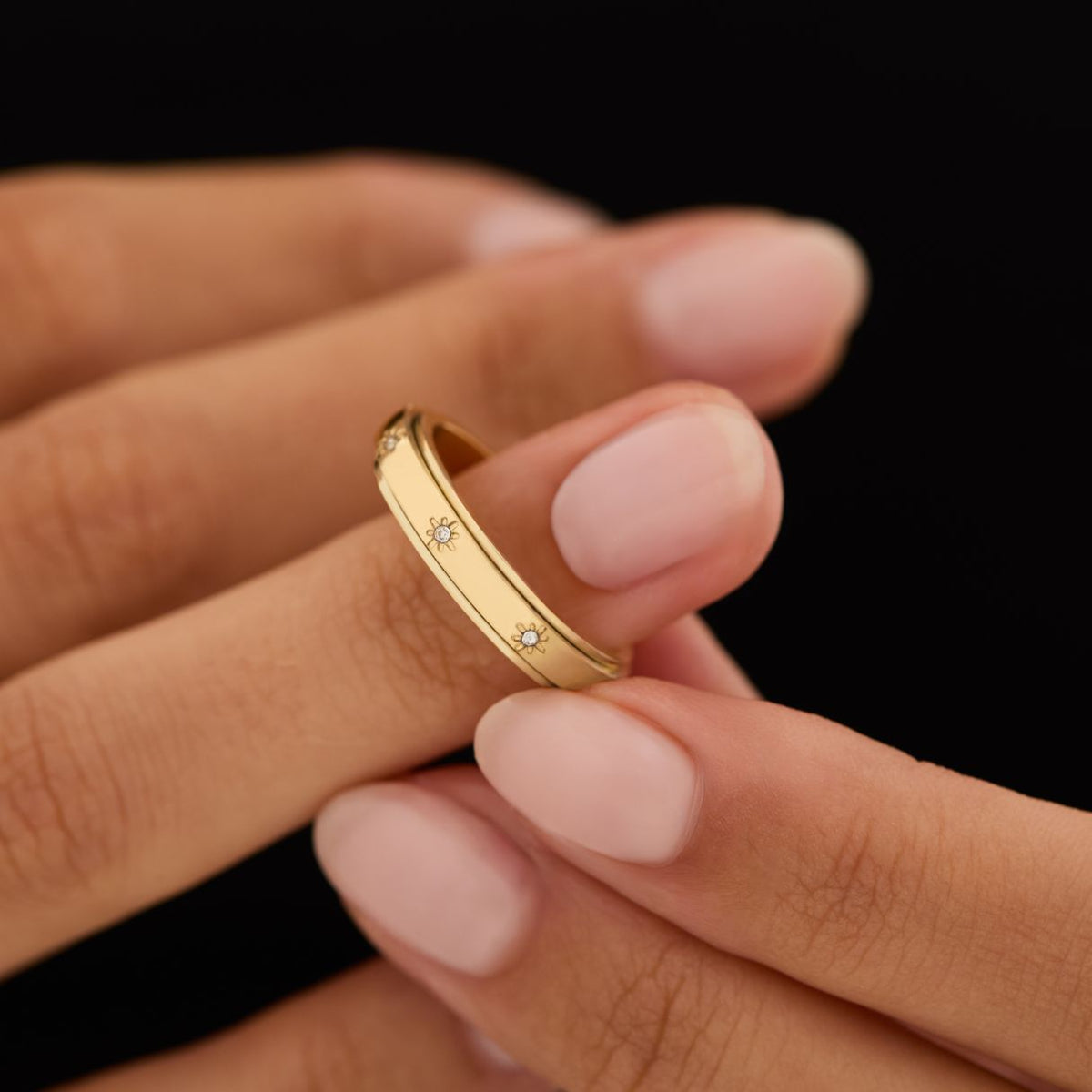 Gold star spinning ring worn on the hand