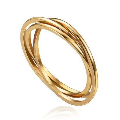 Gold rolling ring made of three interlocked bands