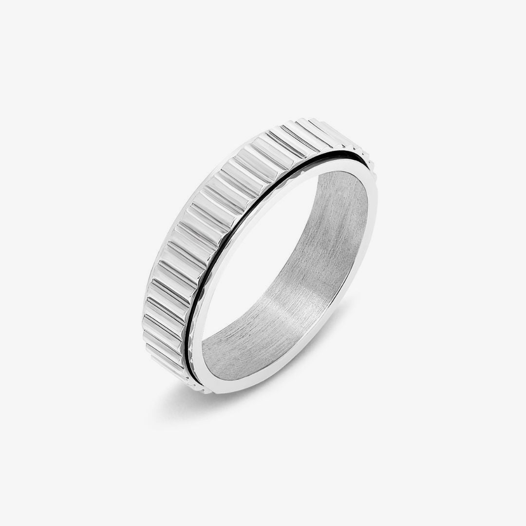 Silver spinning ring with a grooved outer band